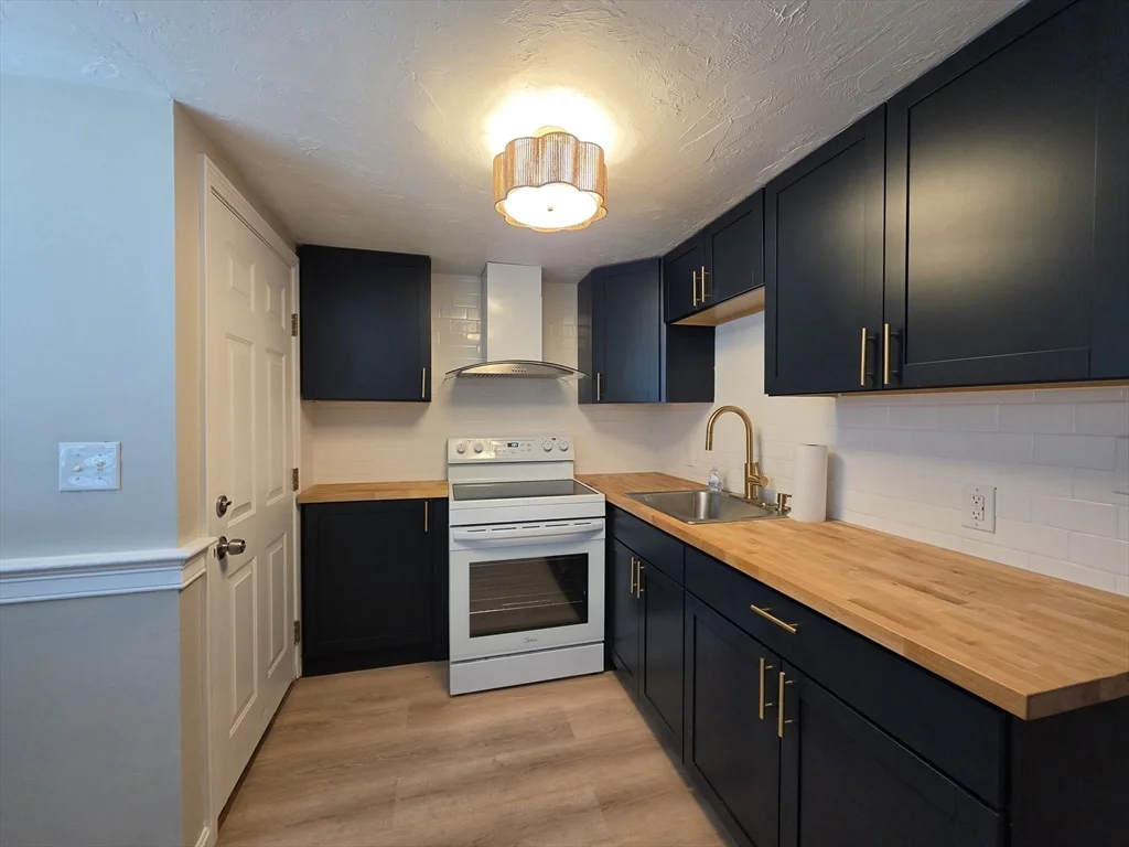 2 bed, 1 bath apartment for rent at 2 Tideview Path Unit 8, Manomet