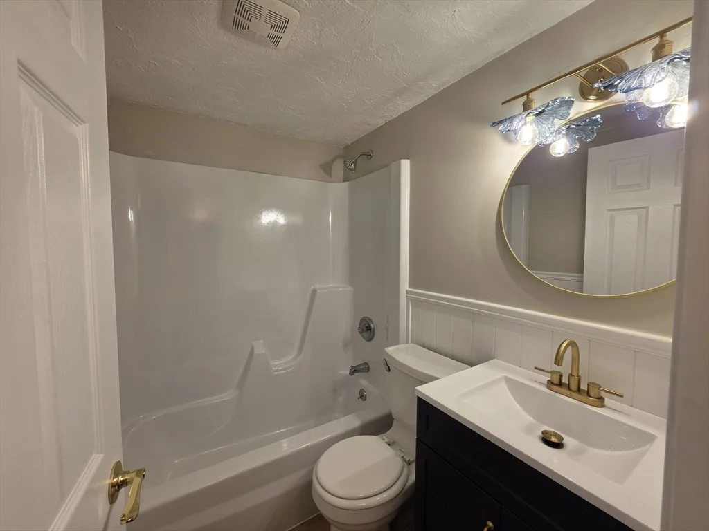 2 bed, 1 bath apartment for rent at 2 Tideview Path Unit 8, Manomet — photo 11 of 13