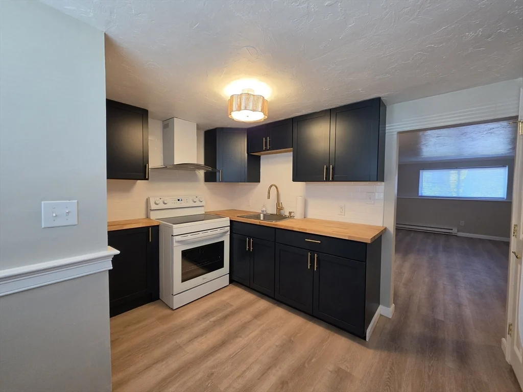 2 bed, 1 bath apartment for rent at 2 Tideview Path Unit 8, Manomet — photo 4 of 13
