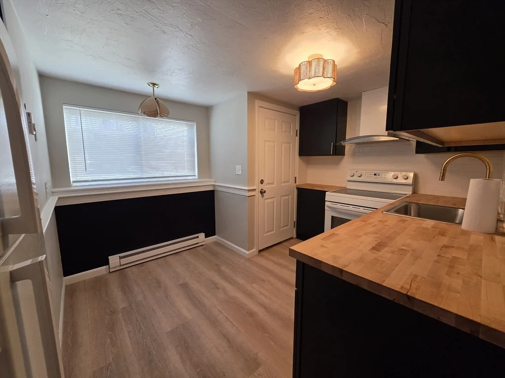 2 bed, 1 bath apartment for rent at 2 Tideview Path Unit 8, Manomet — photo 3 of 13