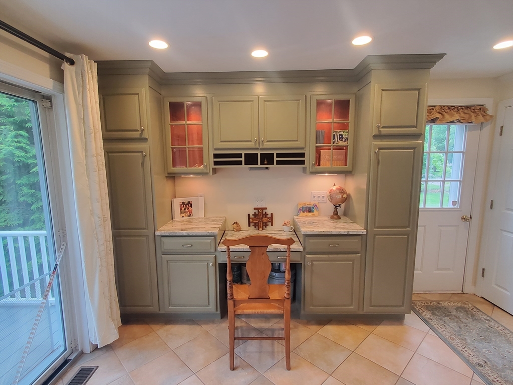 3 bed, 1 bath apartment for rent at 2 Valley Rd Unit 0, Whitman — photo 9 of 26