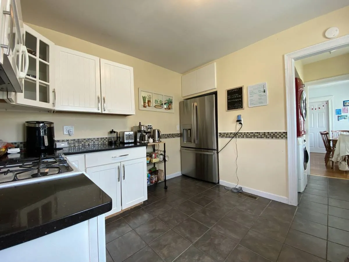 3 bed, 1 bath apartment for rent at 2 Vassar St Unit 1, South Medford — photo 7 of 11