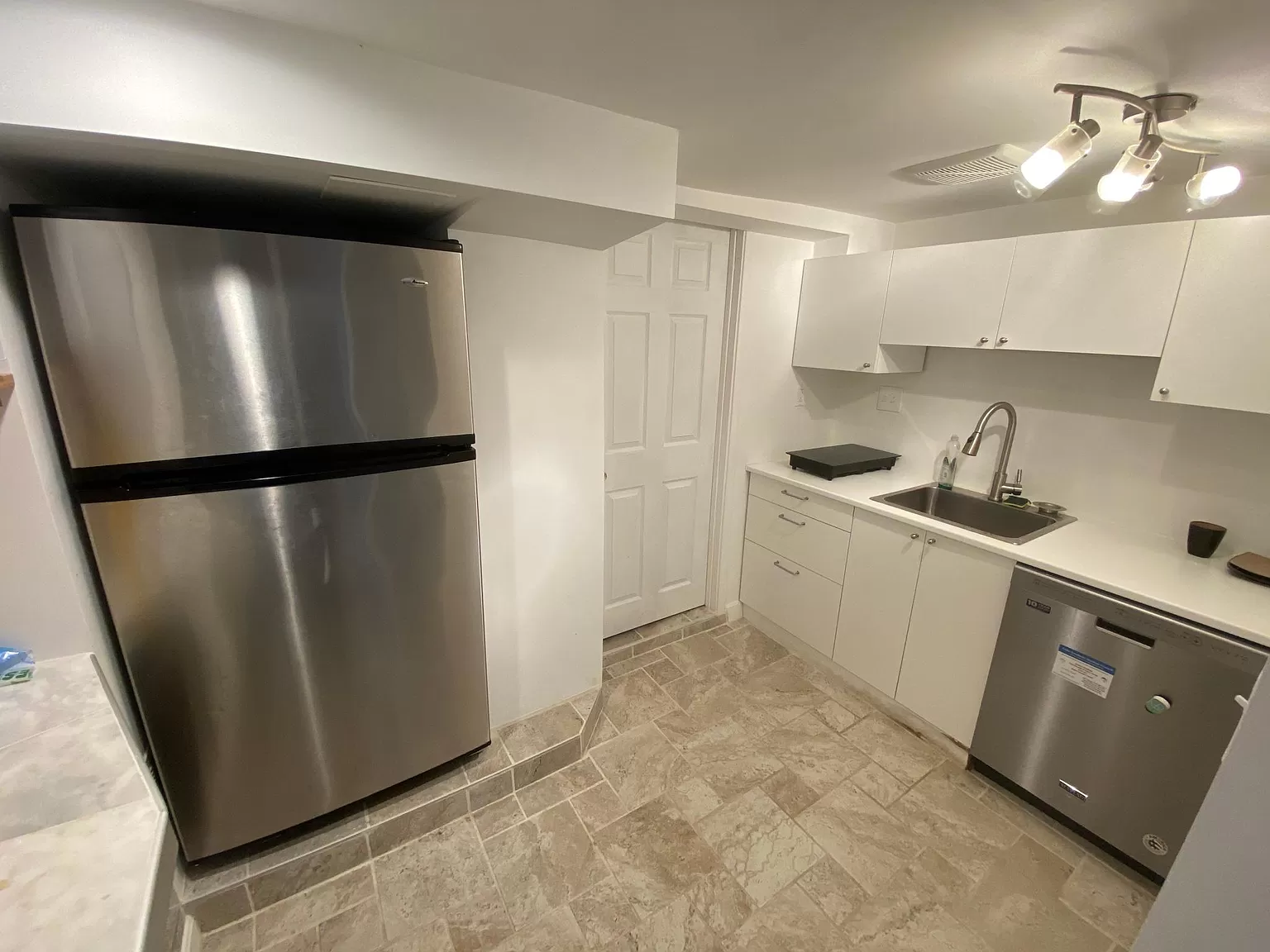2 bed, 1 bath apartment for rent at 2 Vassar St Unit B, South Medford — photo 1 of 14