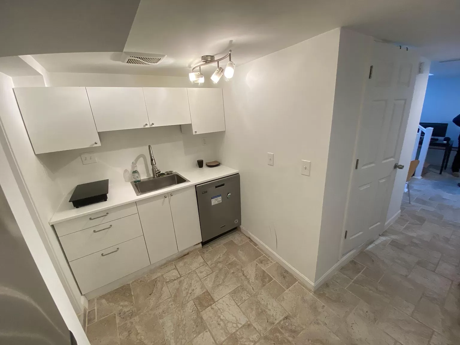 2 bed, 1 bath apartment for rent at 2 Vassar St Unit B, South Medford — photo 2 of 14