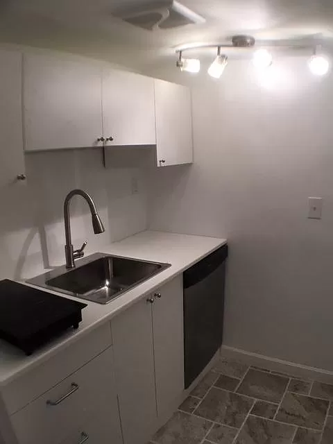 2 bed, 1 bath apartment for rent at 2 Vassar St Unit B, South Medford — photo 3 of 14