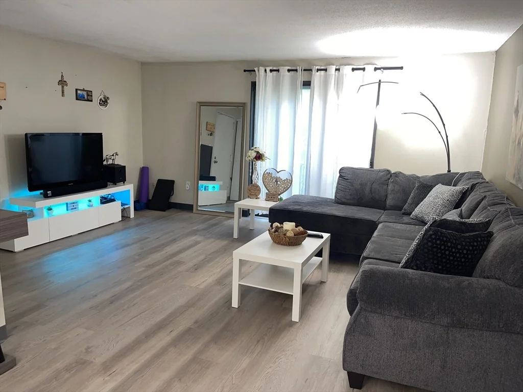 1 bed, 1 bath apartment for rent at 2 Village Hill Ln Unit 12, West Natick — photo 8 of 13