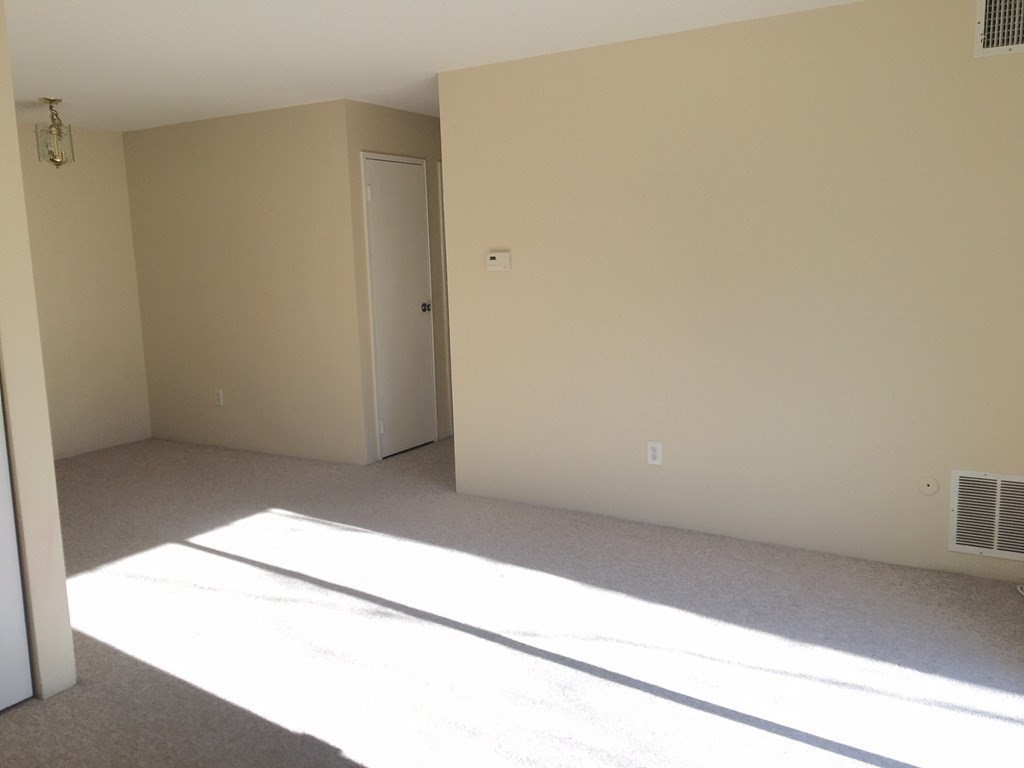 2 bed, 2 bath apartment for rent at 2 Village Way Unit 6, Natick — photo 4 of 14