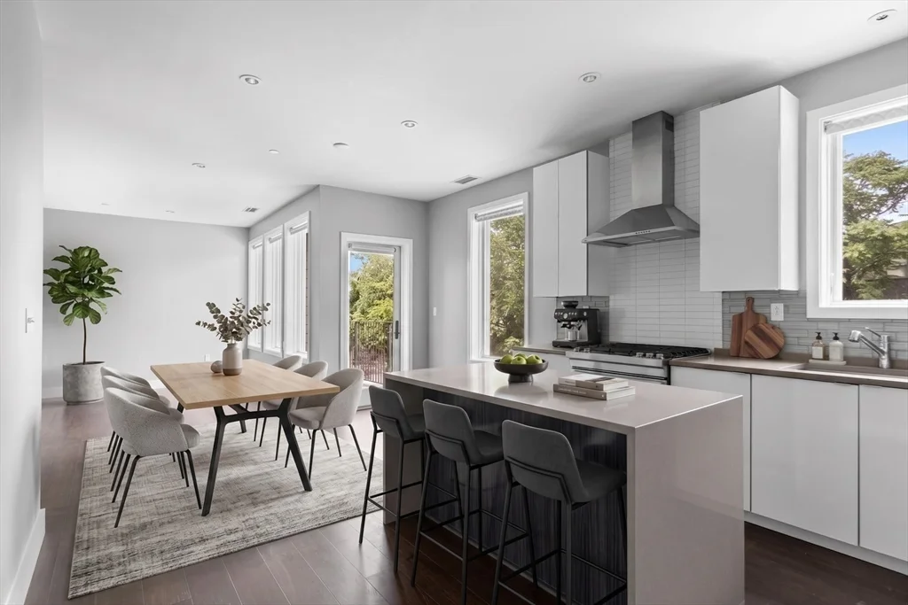 2 bed, 2 bath apartment for rent at 2 W Sixth Unit 102, South Boston — photo 4 of 12