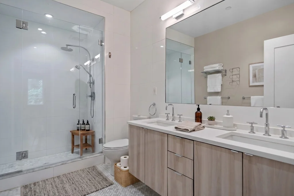 2 bed, 2 bath apartment for rent at 2 W Sixth Unit 102, South Boston — photo 8 of 12