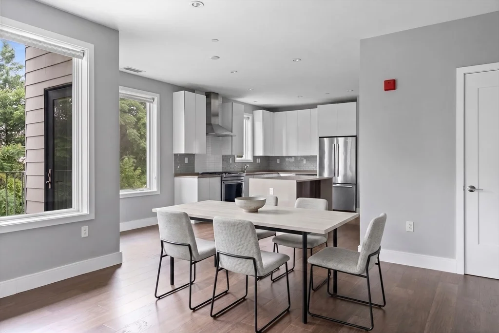 2 bed, 2 bath apartment for rent at 2 W Sixth Unit 102, South Boston — photo 5 of 12