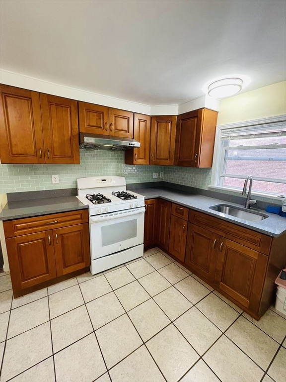 2 bed, 1 bath apartment for rent at 2 Walker Unit 2, Quincy — photo 5 of 6