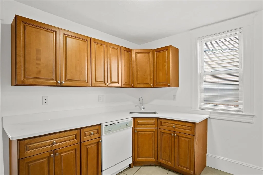 2 bed, 1 bath apartment for rent at 2 Walnut Unit 2, Dorchester — photo 3 of 12