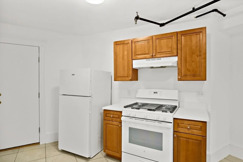 2 bed, 1 bath apartment for rent at 2 Walnut Unit 2, Dorchester — photo 1 of 12