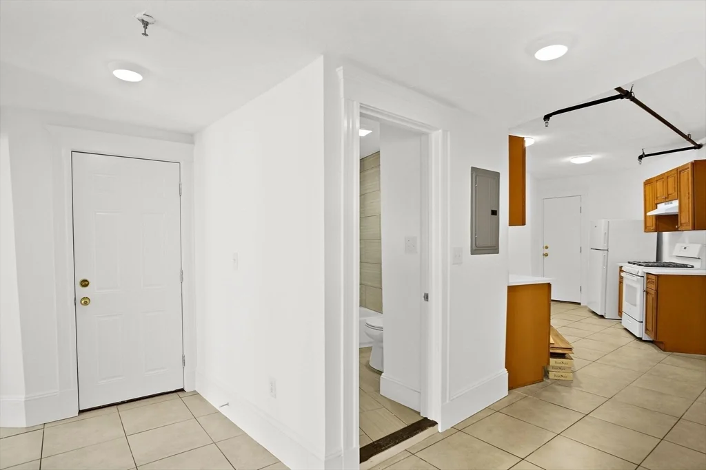 2 bed, 1 bath apartment for rent at 2 Walnut Unit 2, Dorchester — photo 5 of 12