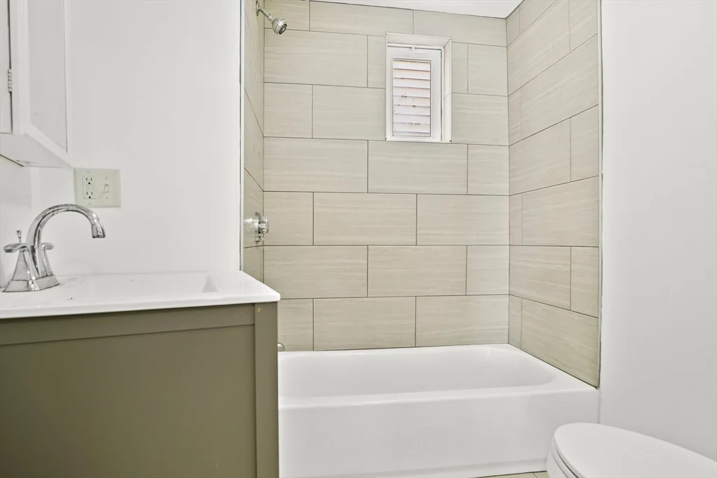 2 bed, 1 bath apartment for rent at 2 Walnut Unit 2, Dorchester — photo 9 of 12