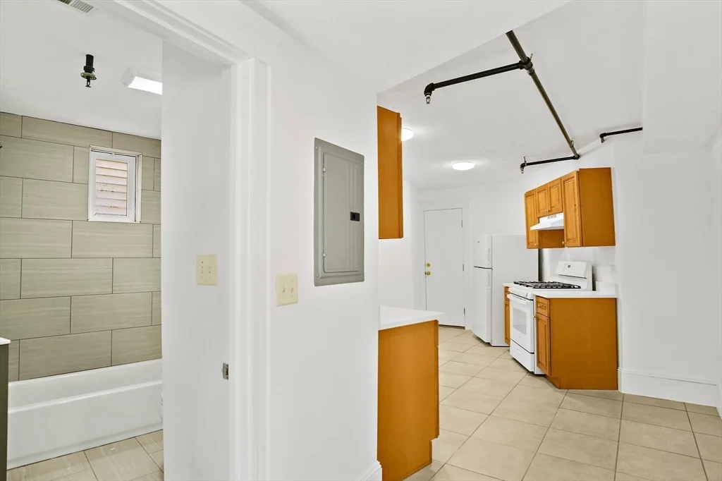 2 bed, 1 bath apartment for rent at 2 Walnut Unit 2, Dorchester — photo 6 of 12