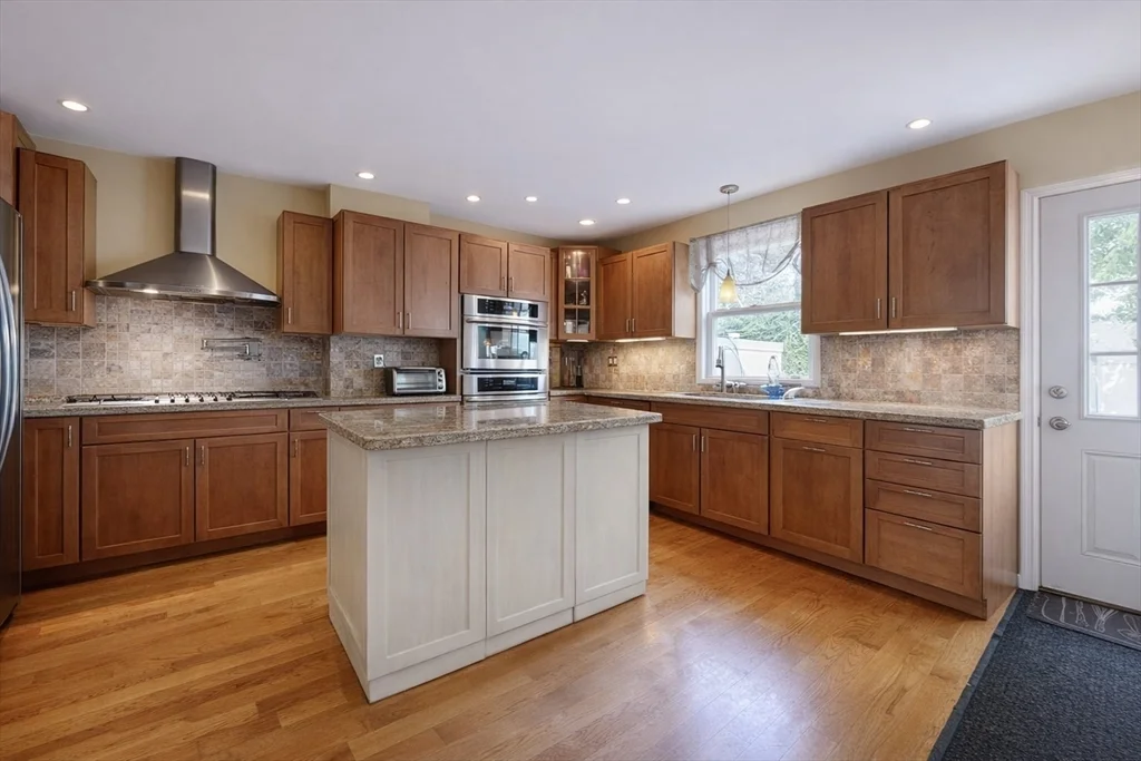 4 bed, 2 bath apartment for rent at 2 Ward Ct, South Boston — photo 2 of 9