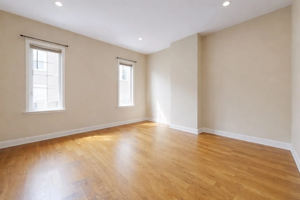 4 bed, 2 bath apartment for rent at 2 Ward Ct, South Boston — photo 6 of 9