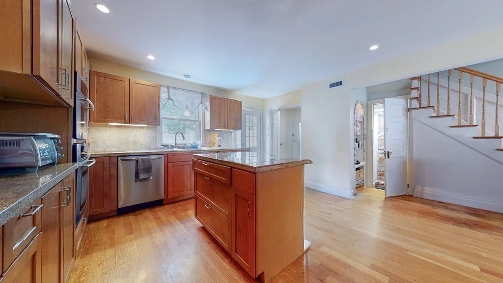 4 bed, 2 bath apartment for rent at 2 Ward Ct, South Boston — photo 4 of 9