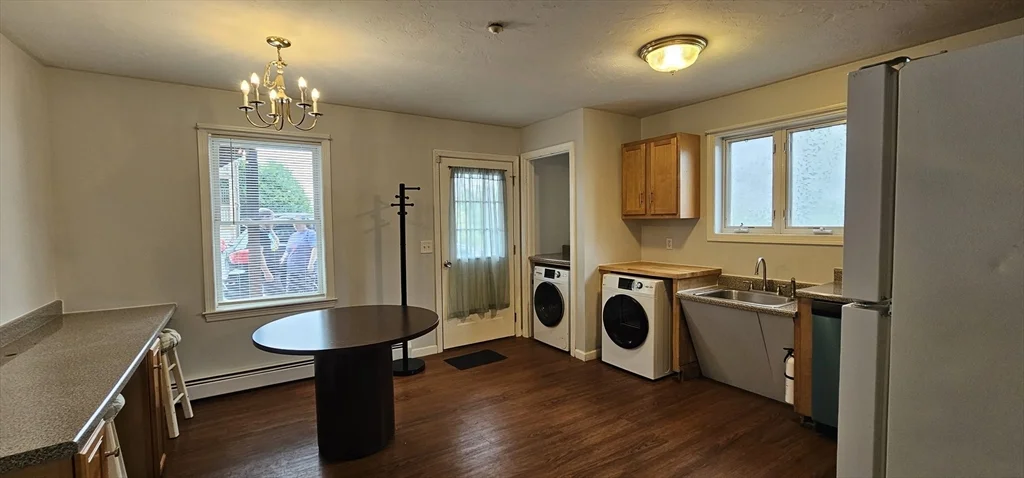 1 bed, 1 bath apartment for rent at 2 Warsaw Ave Unit 1R, Dudley — photo 4 of 10