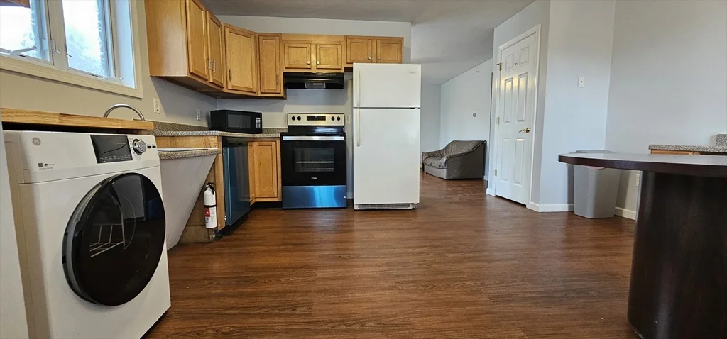 1 bed, 1 bath apartment for rent at 2 Warsaw Ave Unit 1R, Dudley — photo 2 of 10