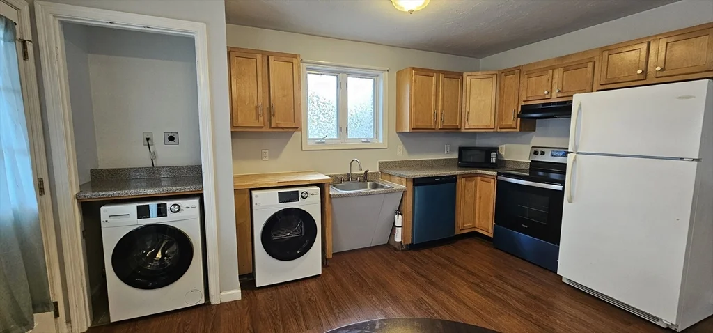 1 bed, 1 bath apartment for rent at 2 Warsaw Ave Unit 1R, Dudley — photo 1 of 10