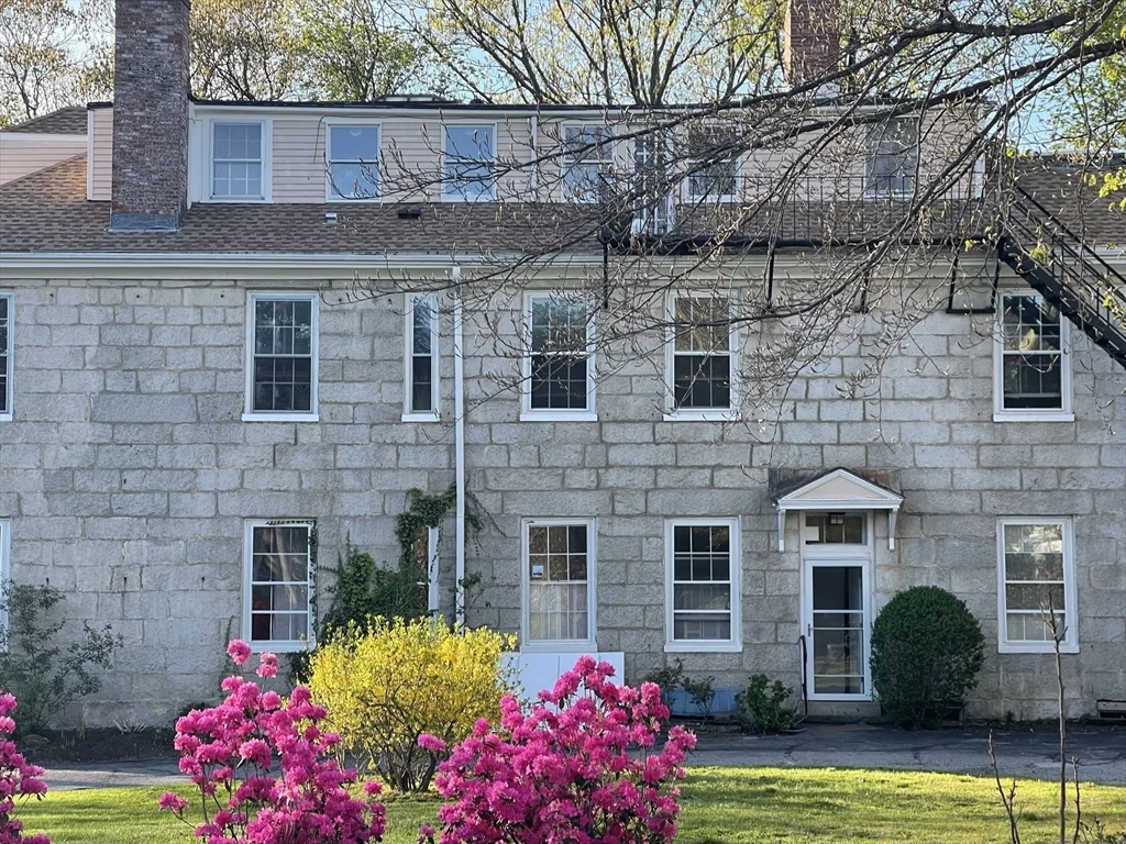 1 bed, 1 bath apartment for rent at 2 Wellington Ter Unit 1, Brookline — photo 2 of 13