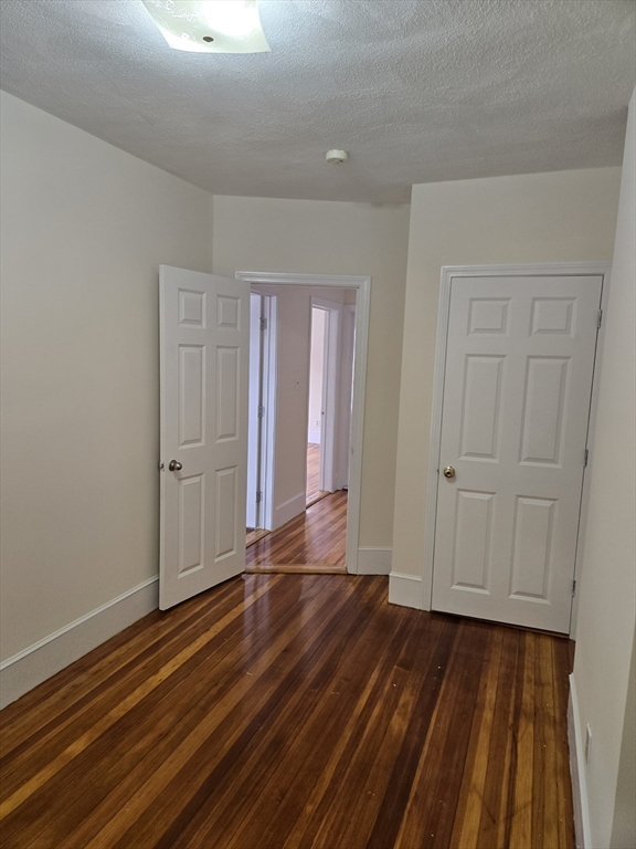 3 bed, 1 bath apartment for rent at 2 Wenlock Unit 2, Dorchester — photo 11 of 13