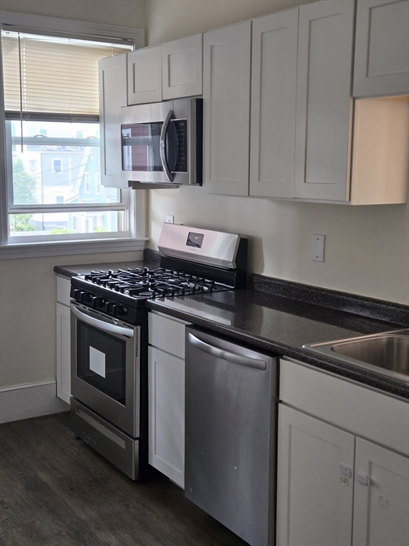 3 bed, 1 bath apartment for rent at 2 Wenlock Unit 2, Dorchester — photo 7 of 13
