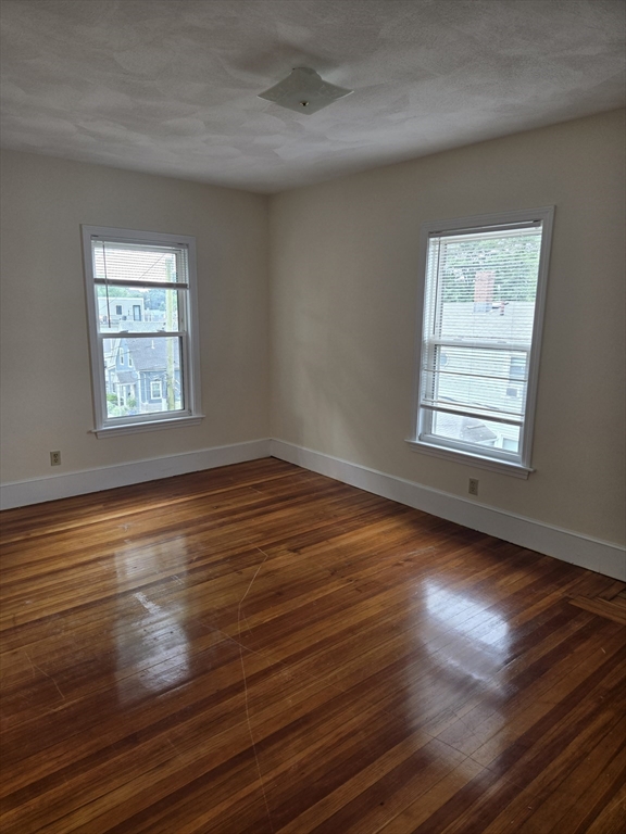 3 bed, 1 bath apartment for rent at 2 Wenlock Unit 2, Dorchester — photo 10 of 13