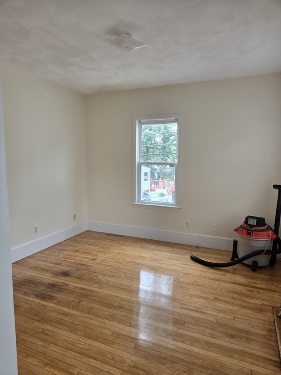 3 bed, 1 bath apartment for rent at 2 Wenlock Unit 2, Dorchester — photo 5 of 13