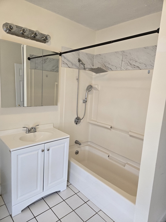 3 bed, 1 bath apartment for rent at 2 Wenlock Unit 2, Dorchester — photo 13 of 13