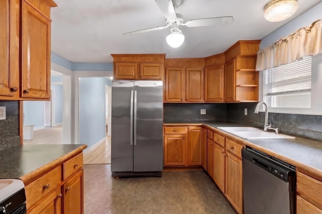 3 bed, 1 bath apartment for rent at 2 Wentworth Ter Unit 2, Malden — photo 4 of 16