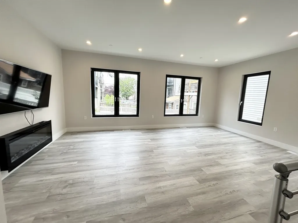 5 bed, 3 bath apartment for rent at 2 West 3rd Unit Rear, South Boston — photo 3 of 12