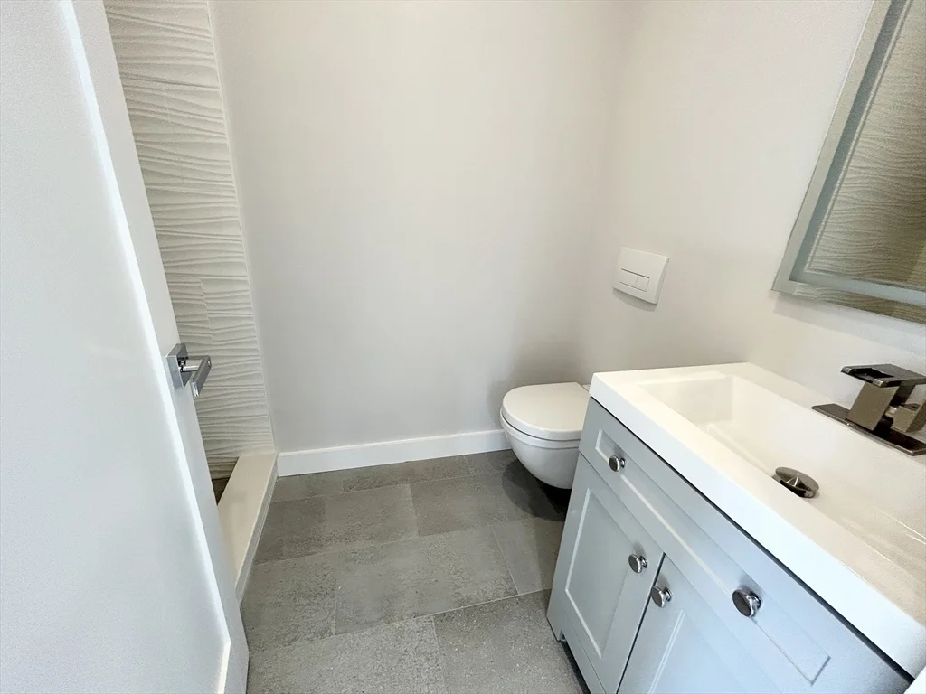 5 bed, 3 bath apartment for rent at 2 West 3rd Unit Rear, South Boston — photo 10 of 12
