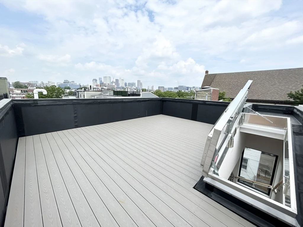 5 bed, 3 bath apartment for rent at 2 West 3rd Unit Rear, South Boston — photo 11 of 12