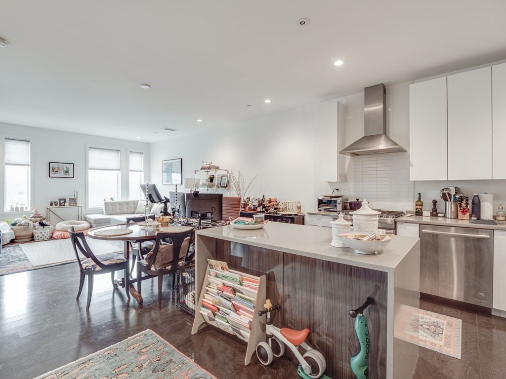 2 bed, 1 bath apartment for rent at 2 West 6th St Unit 209, South Boston — photo 11 of 22