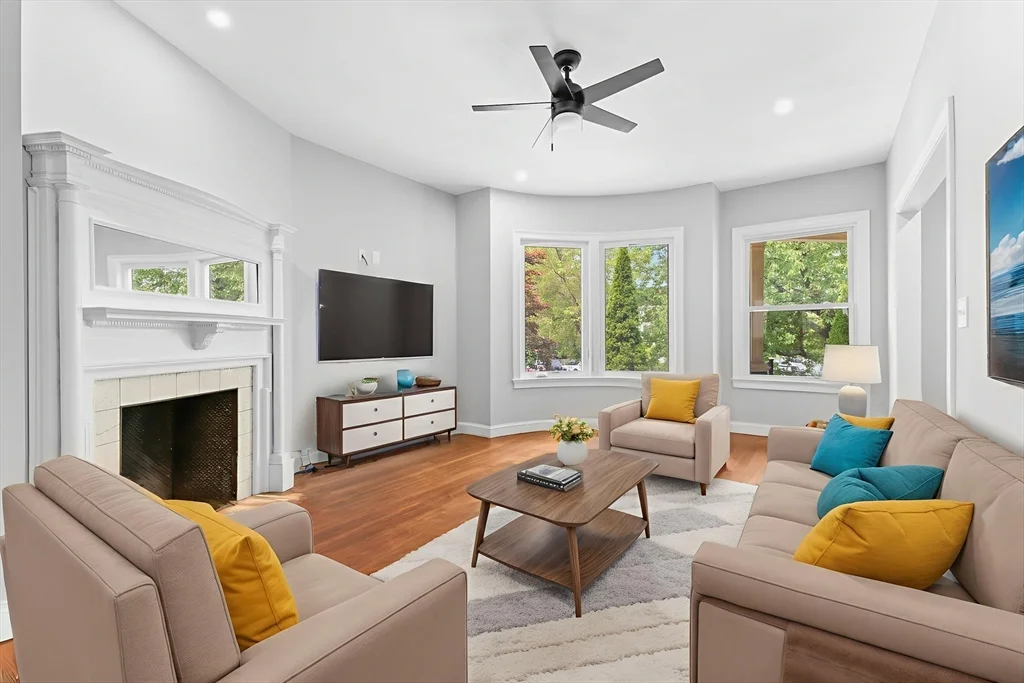 4 bed, 2 bath apartment for rent at 2 Westminster Ter, Brighton — photo 3 of 33