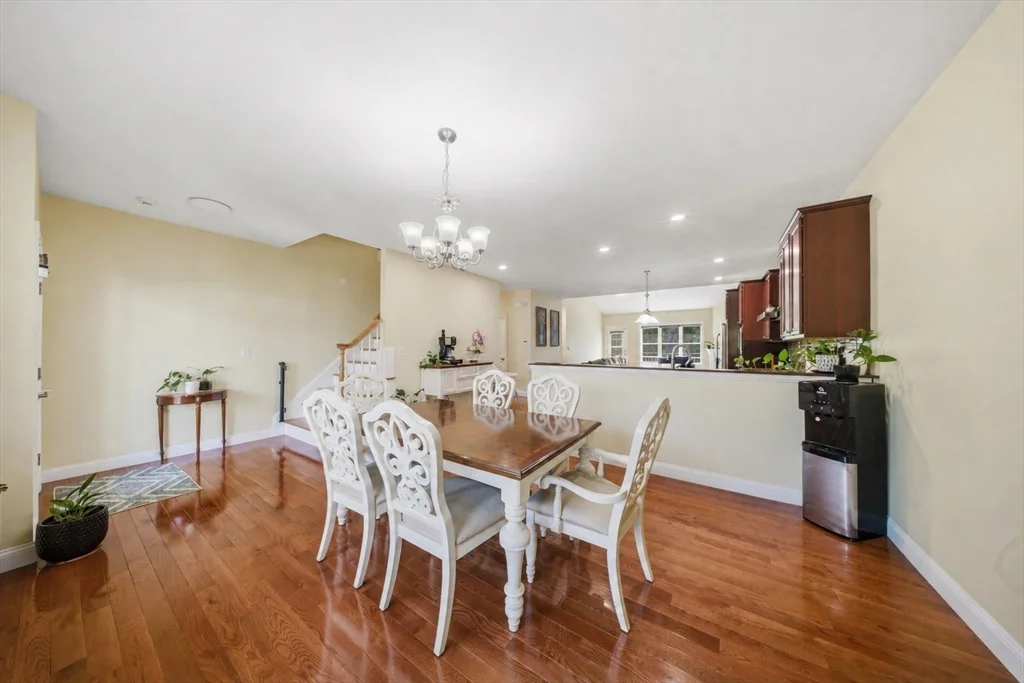 3 bed, 2 bath apartment for rent at 2 Williamsburg Way Unit 2, Medway — photo 4 of 30