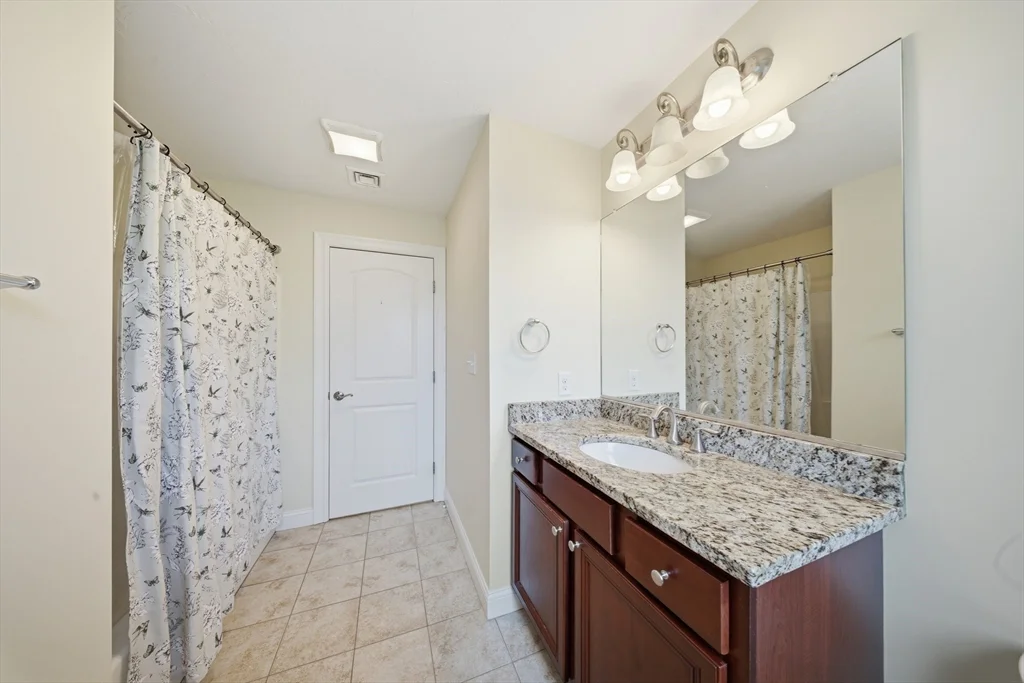 3 bed, 2 bath apartment for rent at 2 Williamsburg Way Unit 2, Medway — photo 18 of 30