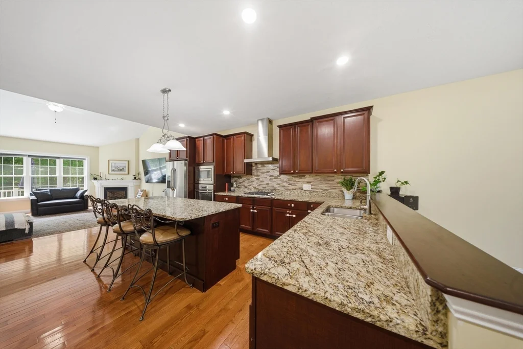 3 bed, 2 bath apartment for rent at 2 Williamsburg Way Unit 2, Medway — photo 5 of 30
