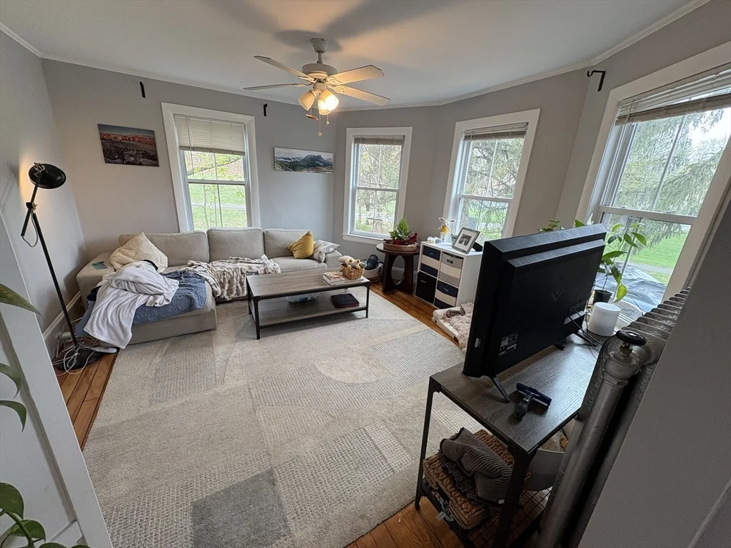 2 bed, 1 bath apartment for rent at 2 Willow Ter Unit 1, Newton — photo 7 of 35
