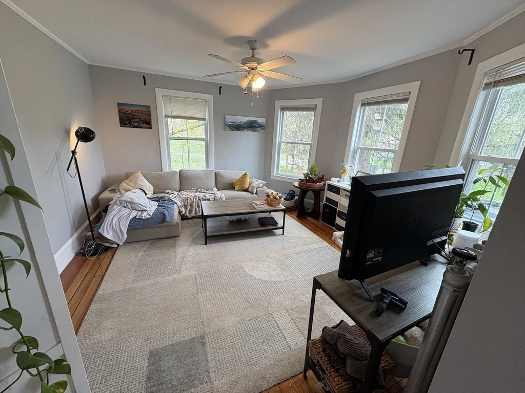 2 bed, 1 bath apartment for rent at 2 Willow Ter Unit 1, Newton — photo 5 of 35