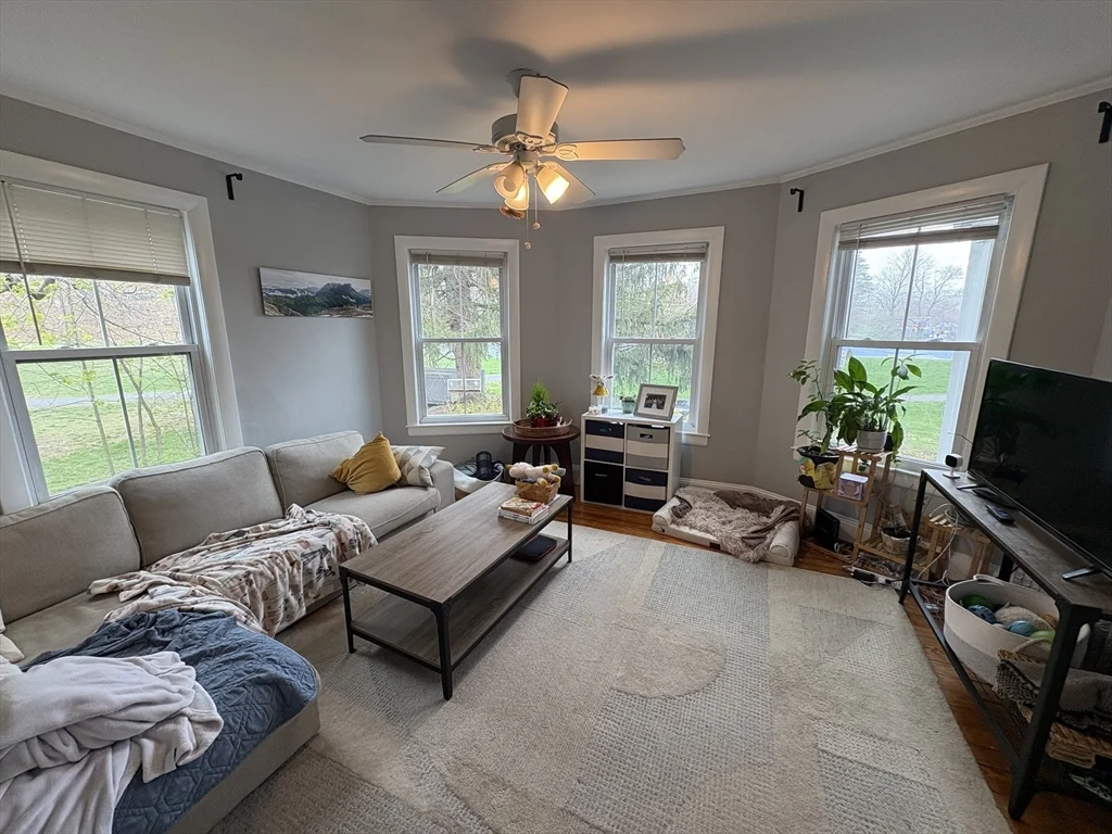 2 bed, 1 bath apartment for rent at 2 Willow Ter Unit 1, Newton — photo 6 of 35