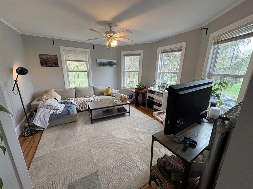 2 bed, 1 bath apartment for rent at 2 Willow Ter Unit 1, Newton — photo 8 of 35
