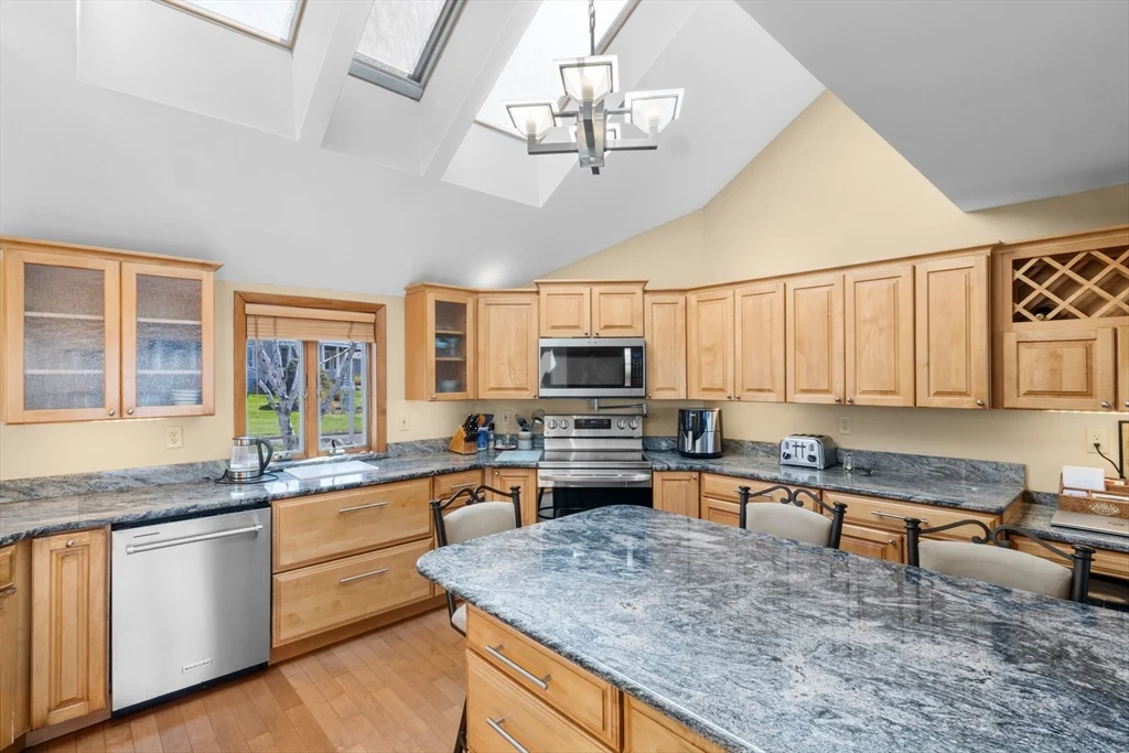 2 bed, 3 bath apartment for rent at 2 Windward Way, Sconticut Neck — photo 26 of 42