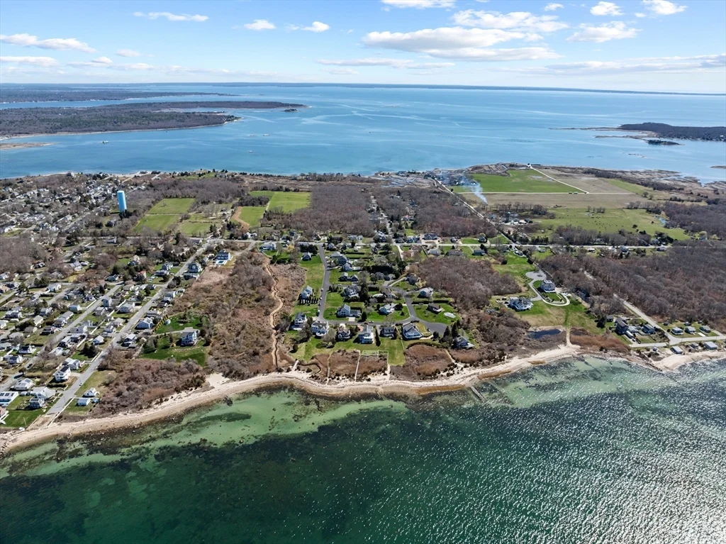 2 bed, 3 bath apartment for rent at 2 Windward Way, Sconticut Neck — photo 12 of 42