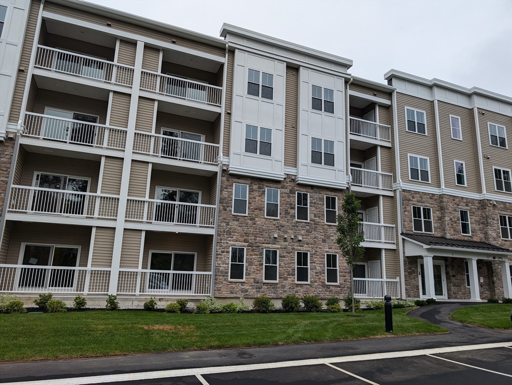 2 bed, 2 bath apartment for rent at 2 Winslow Ln Unit 308, North Grafton — photo 1 of 15