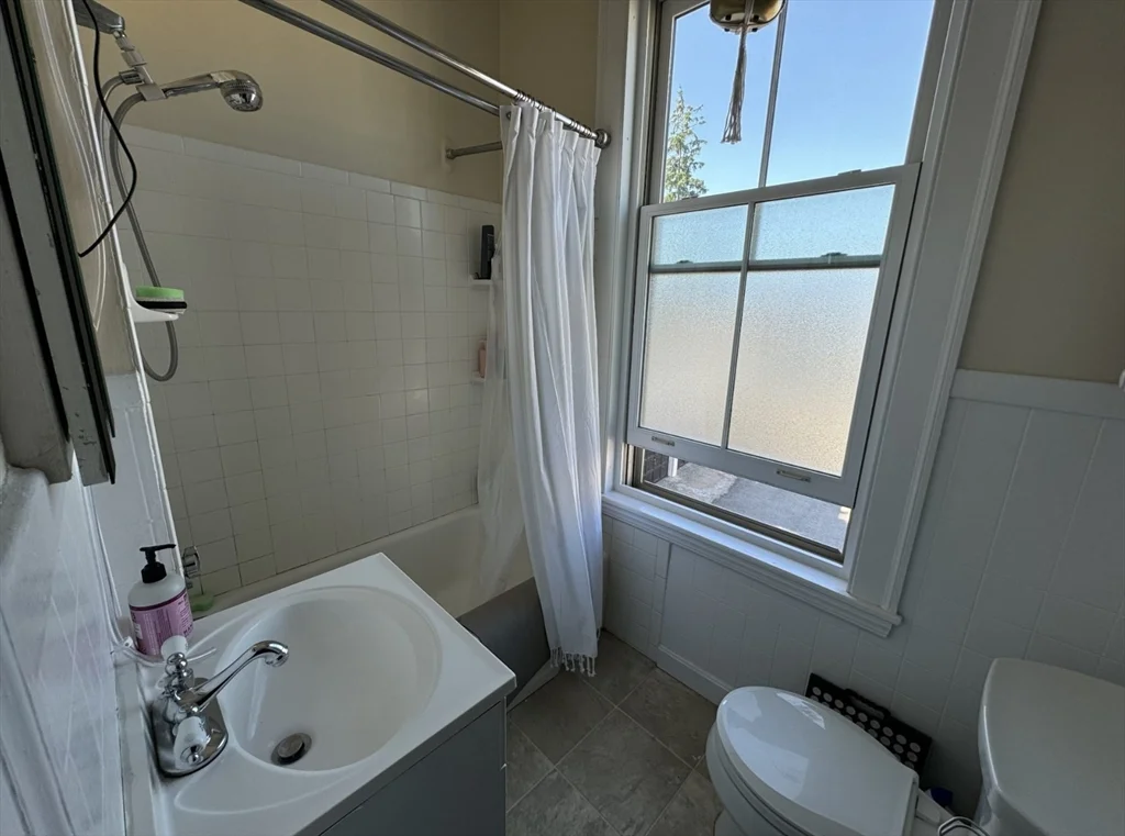 1 bed, 1 bath apartment for rent at 2 Winter St Unit 2R, Salem — photo 5 of 7