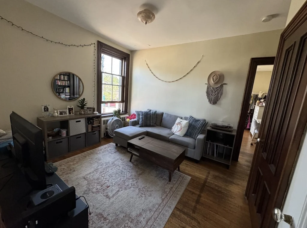 1 bed, 1 bath apartment for rent at 2 Winter St Unit 2R, Salem — photo 1 of 7